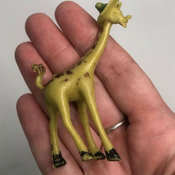 vintage 1960s hong kong kitsch plastic giraffe toy 3 inch wearing hat miniature - Picture 3 of 7